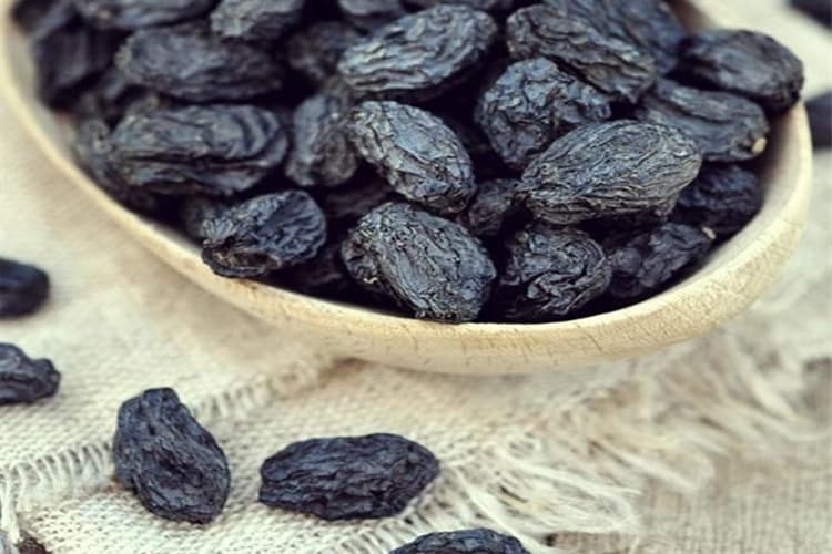 مویز درشت بدون هسته فرآوری‌شده از انگورهای منتخب